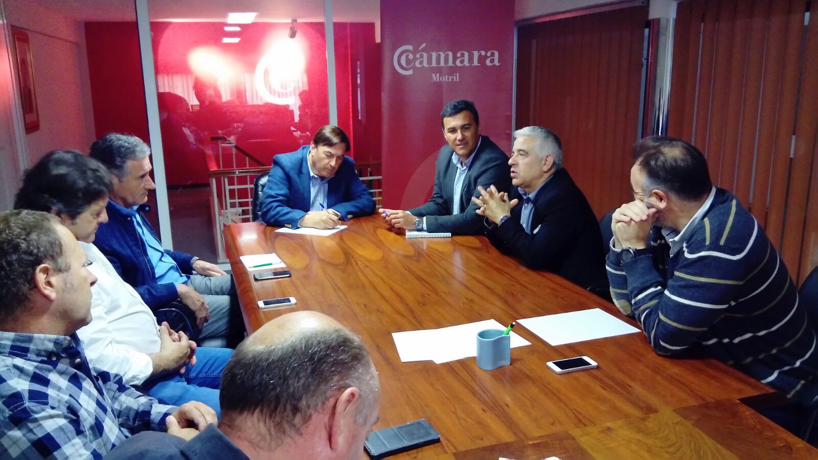 Esta mañana se ha mantenido en la Cámara, una reunión de trabajo del sector de la hostelería y el turismo de la Costa Tropical, con los parlamentarios andaluces por Ciudadanos