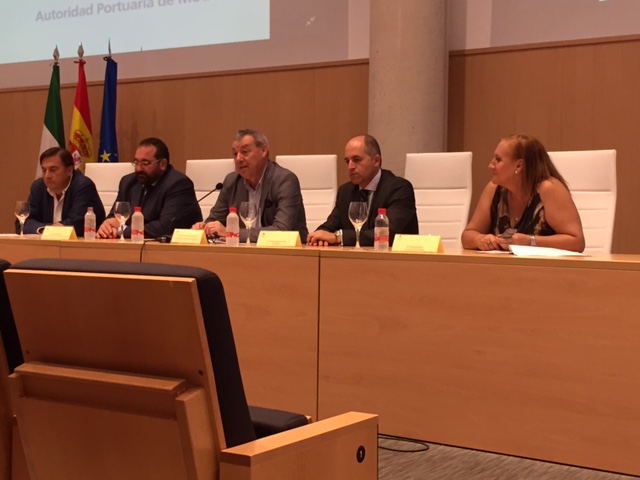 Un curso sobre comercio exterior dará especialización a alumnos de FP Dual en el Puerto de Motril