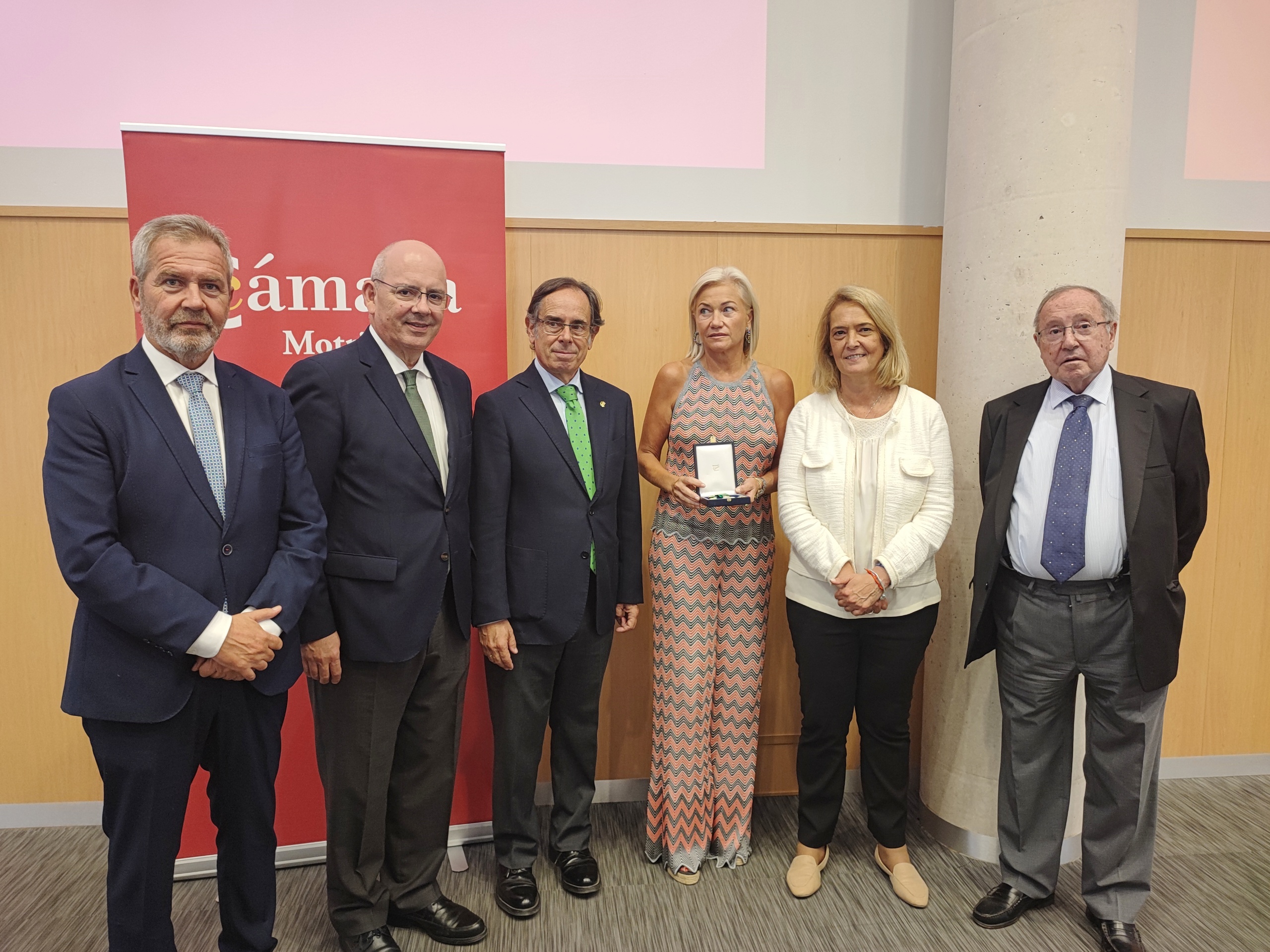 Cámara España reconoce a Ángel Gijón con la entrega de su medalla a título póstumo